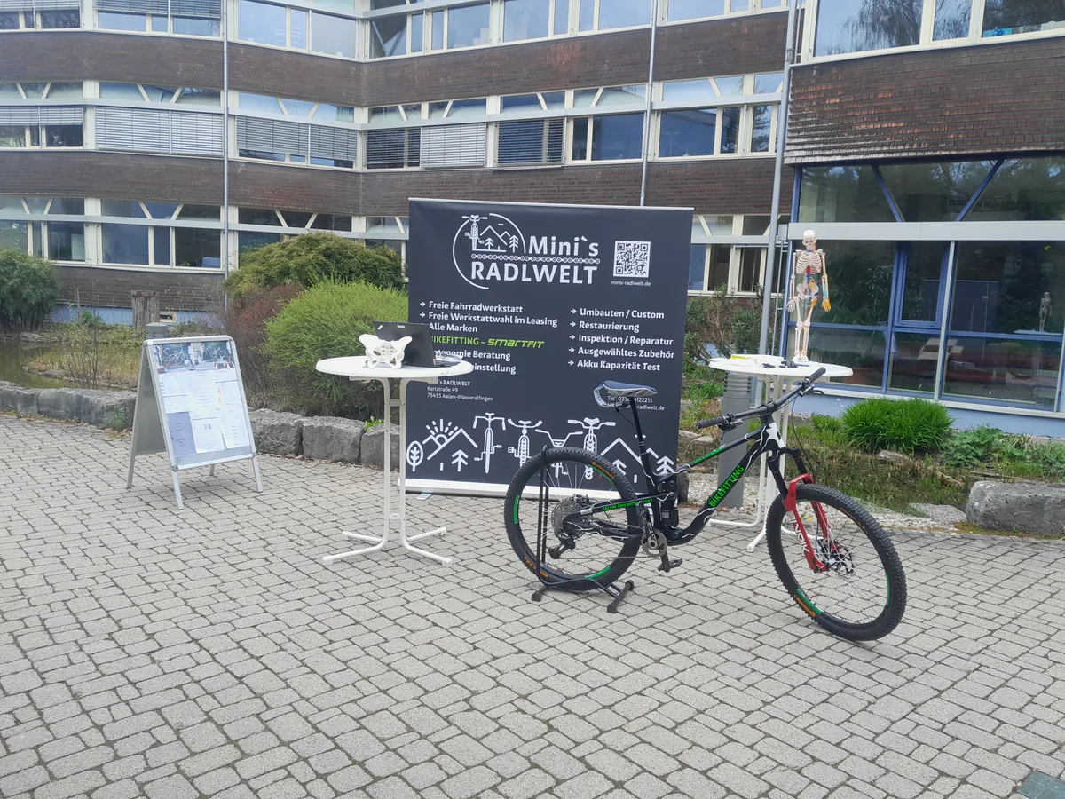 Infostand der Radlwelt mit Roll-up